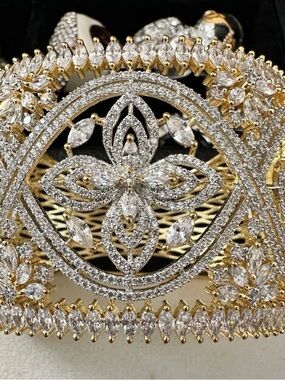 MOISSANITE INDIAN, ORNATE GOLD PLATED CHUNKY BANGLE